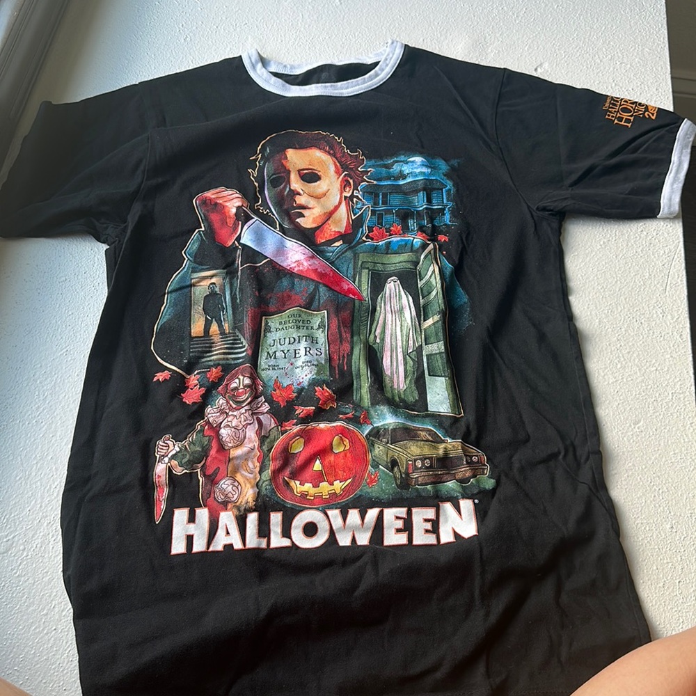 Halloween horror nights, 2022 size small